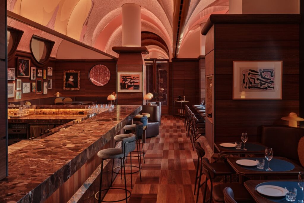 GeorgRoske_The EVE_Bar Julius